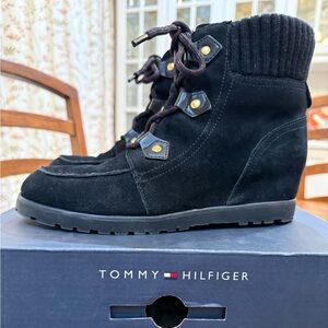 Tommy Hilfiger wedge suede leather boot -8.5M